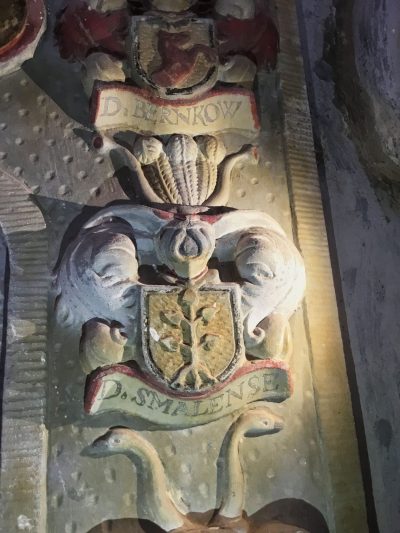 Family crest on the epitaph